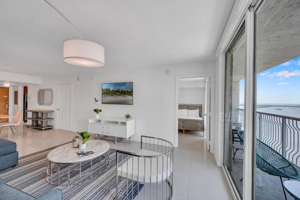 Appartement Luxurious Private Unit With Parking à Miami Extérieur photo