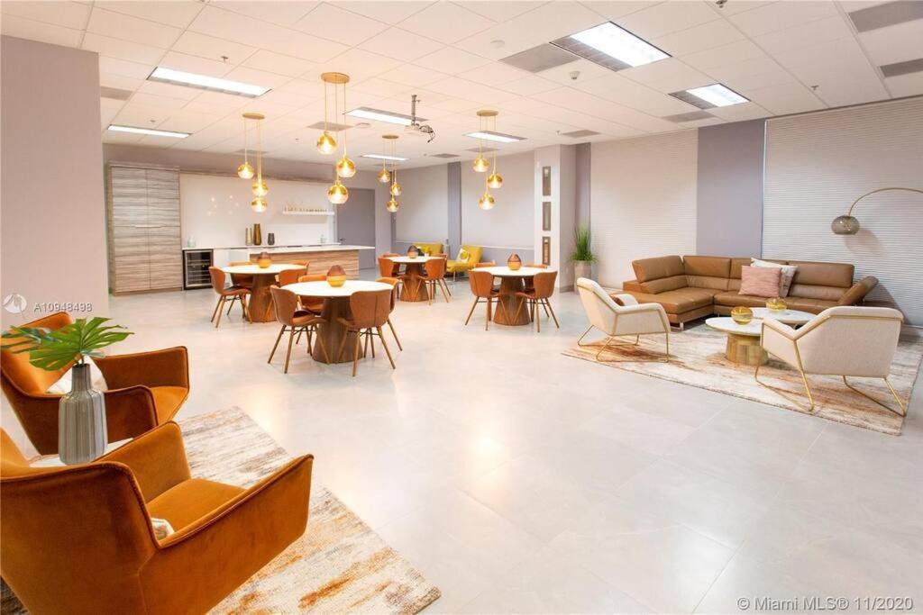 Appartement Luxurious Private Unit With Parking à Miami Extérieur photo