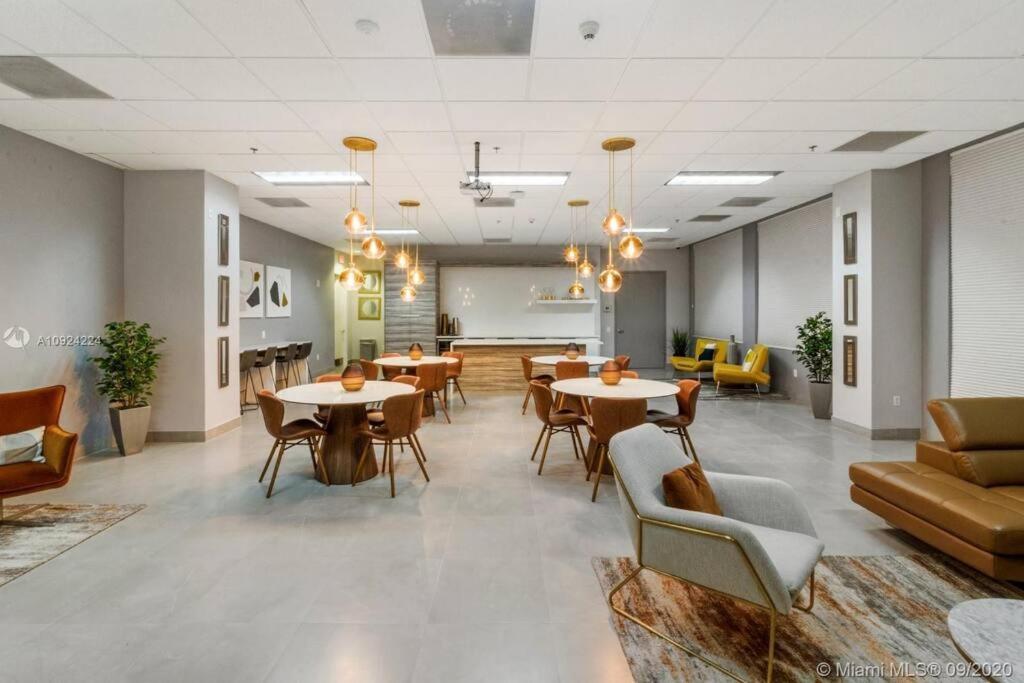Appartement Luxurious Private Unit With Parking à Miami Extérieur photo