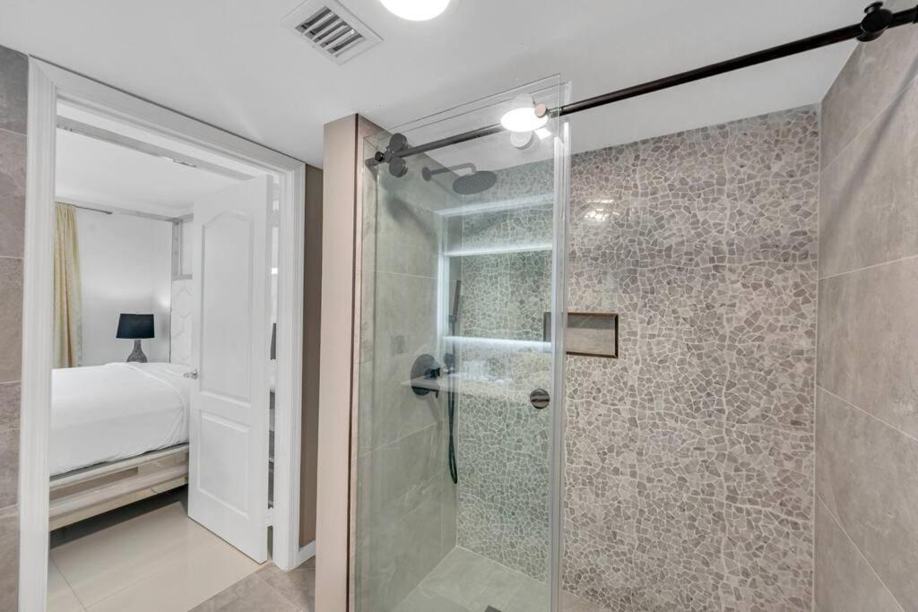 Appartement Luxurious Private Unit With Parking à Miami Extérieur photo