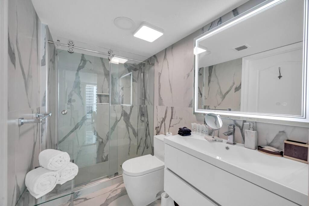 Appartement Luxurious Private Unit With Parking à Miami Extérieur photo