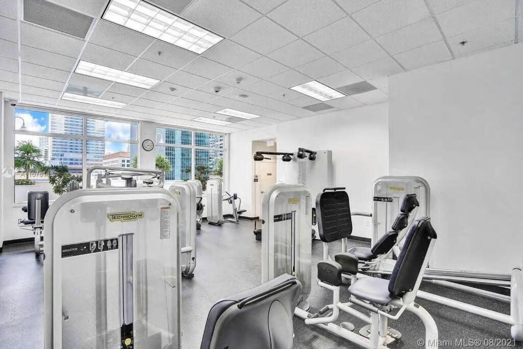 Appartement Luxurious Private Unit With Parking à Miami Extérieur photo