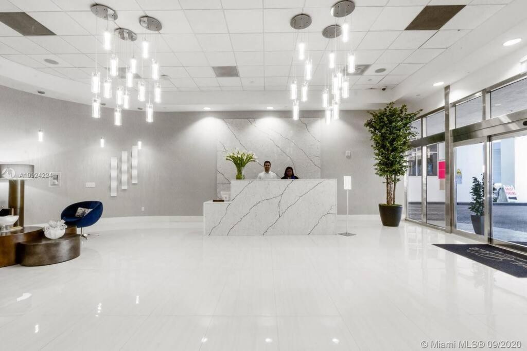 Appartement Luxurious Private Unit With Parking à Miami Extérieur photo