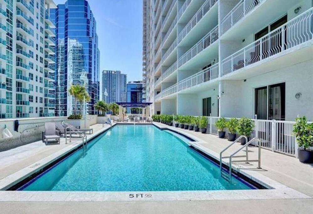 Appartement Luxurious Private Unit With Parking à Miami Extérieur photo