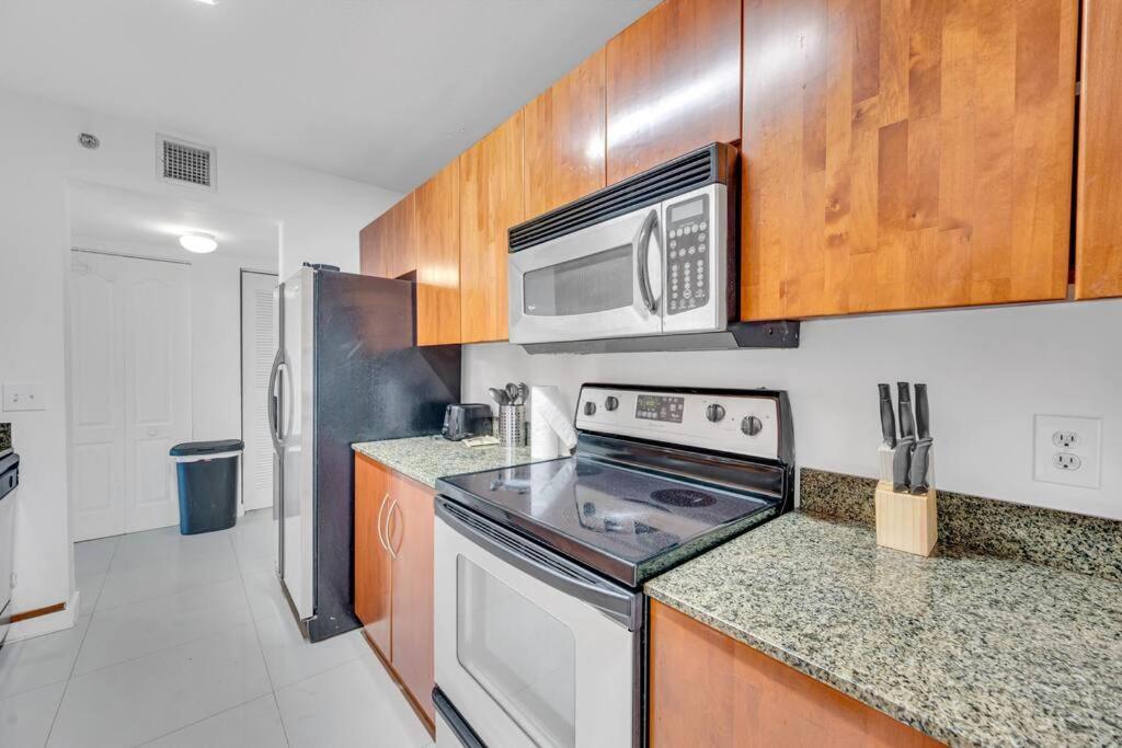 Appartement Luxurious Private Unit With Parking à Miami Extérieur photo